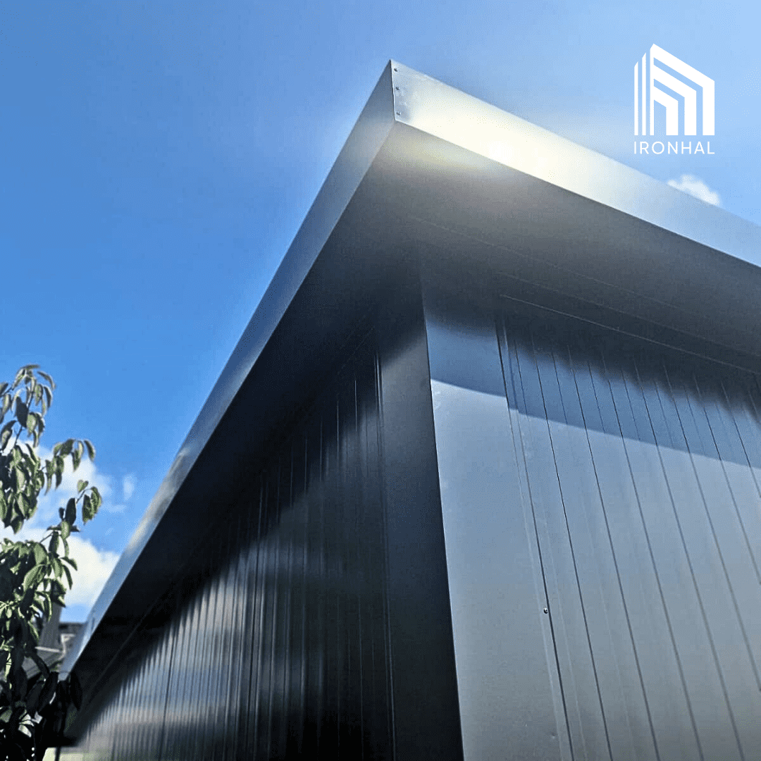 ironhal-Hale i garaże z płyt warstwowych