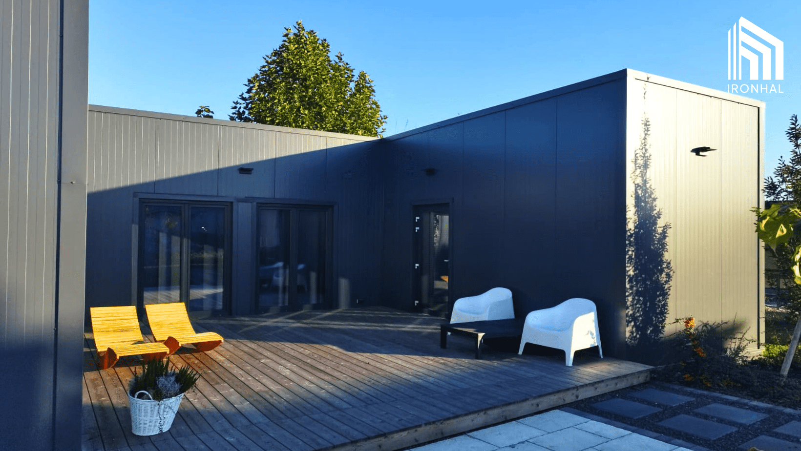 ironhal-Hale i garaże z płyt warstwowych